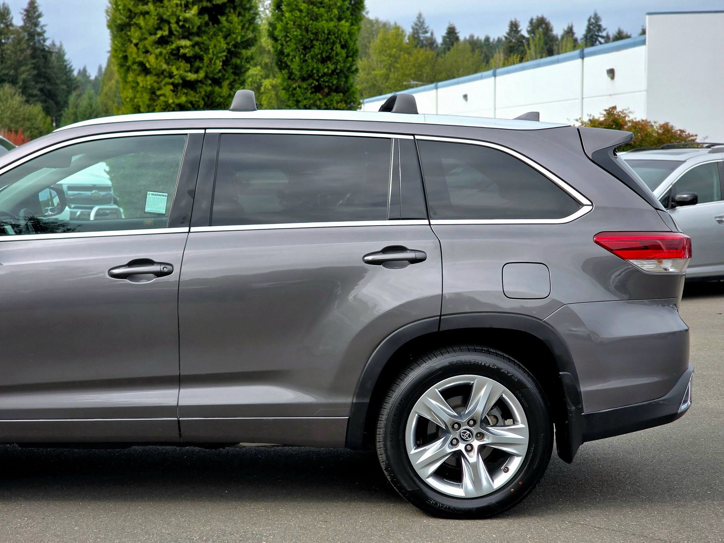 Used 2019 Toyota Highlander Limited AWD/4WD image 6