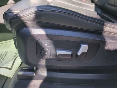 Used 2020 BMW X7 xDrive40i w/ Cold Weather Package image 19