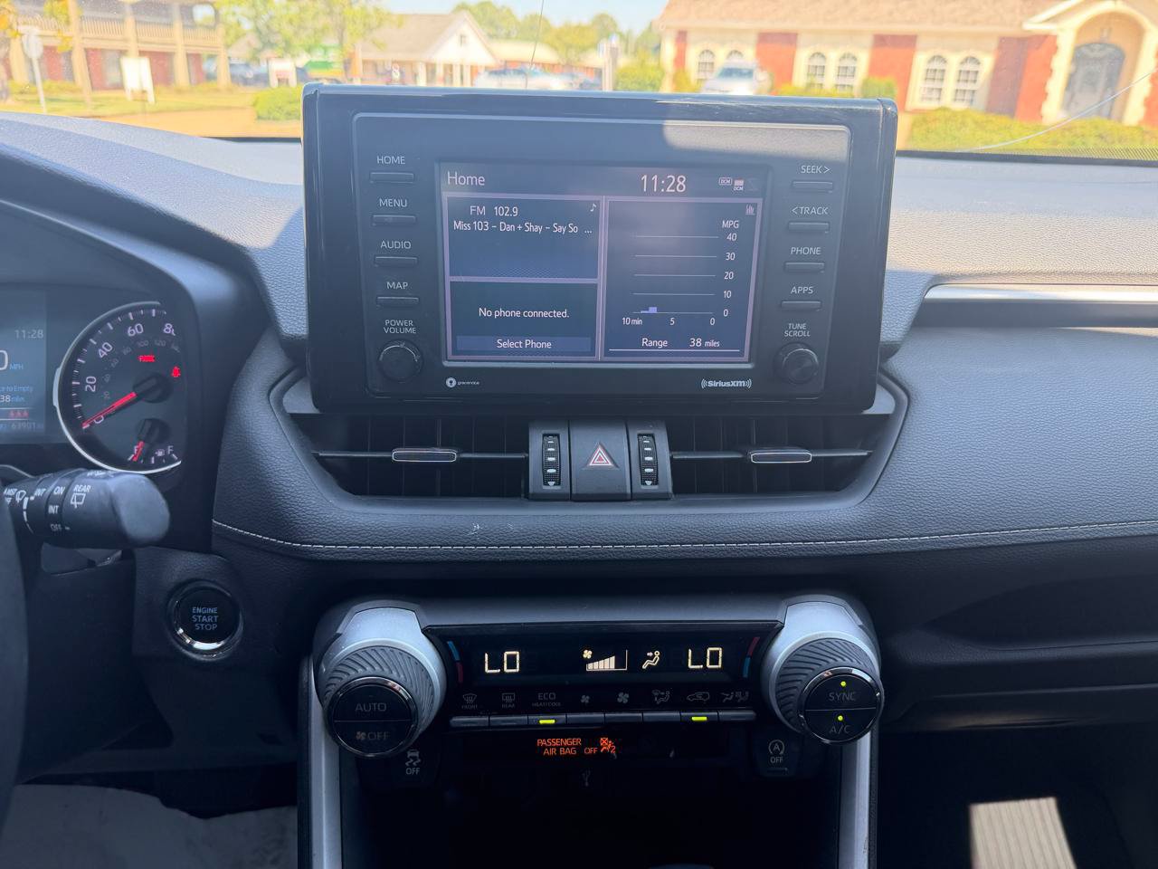 Used 2020 Toyota RAV4 XLE Premium FWD image 17