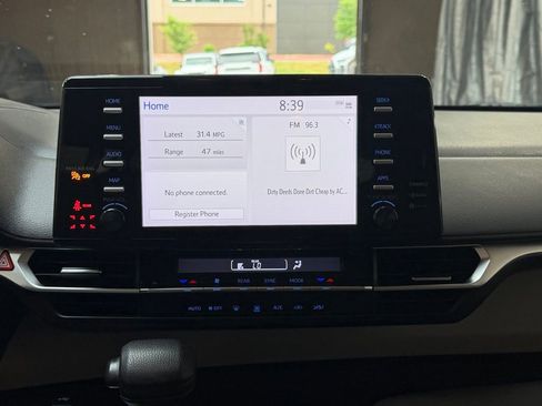 Used 2021 Toyota Sienna LE AWD/4WD image 13