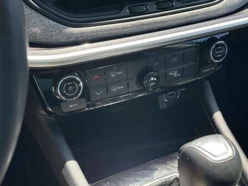 Used 2022 Jeep Compass Latitude AWD/4WD image 25