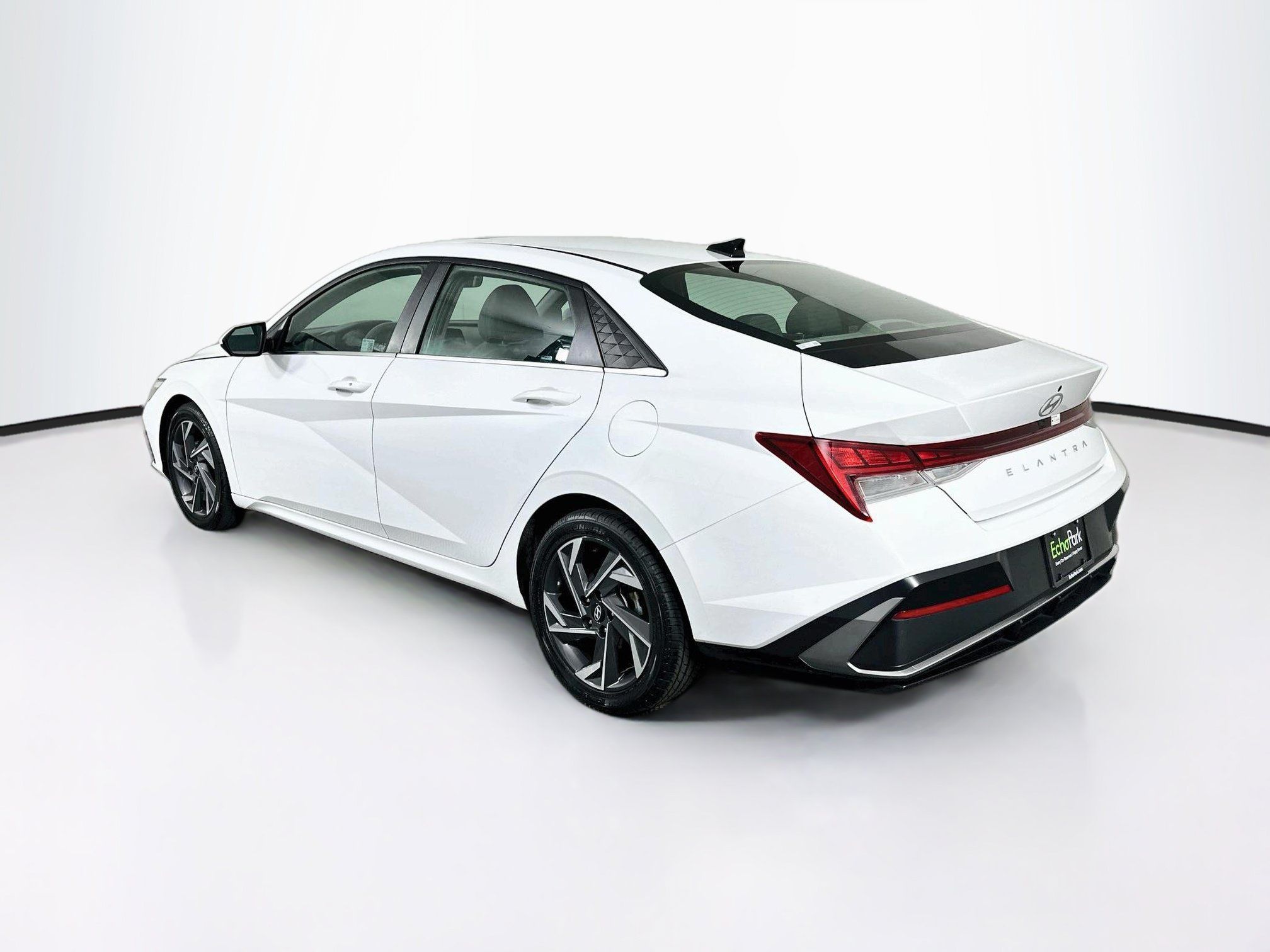 Used 2025 Hyundai Elantra SEL FWD image 5