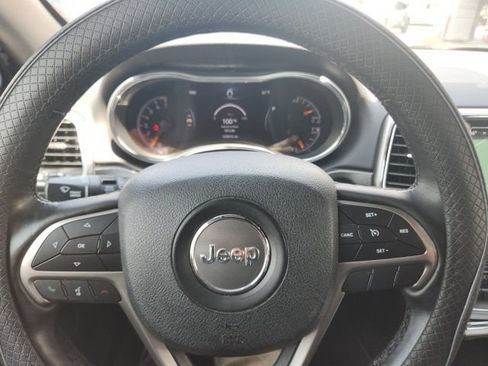 Used 2018 Jeep Grand Cherokee Altitude RWD image 36