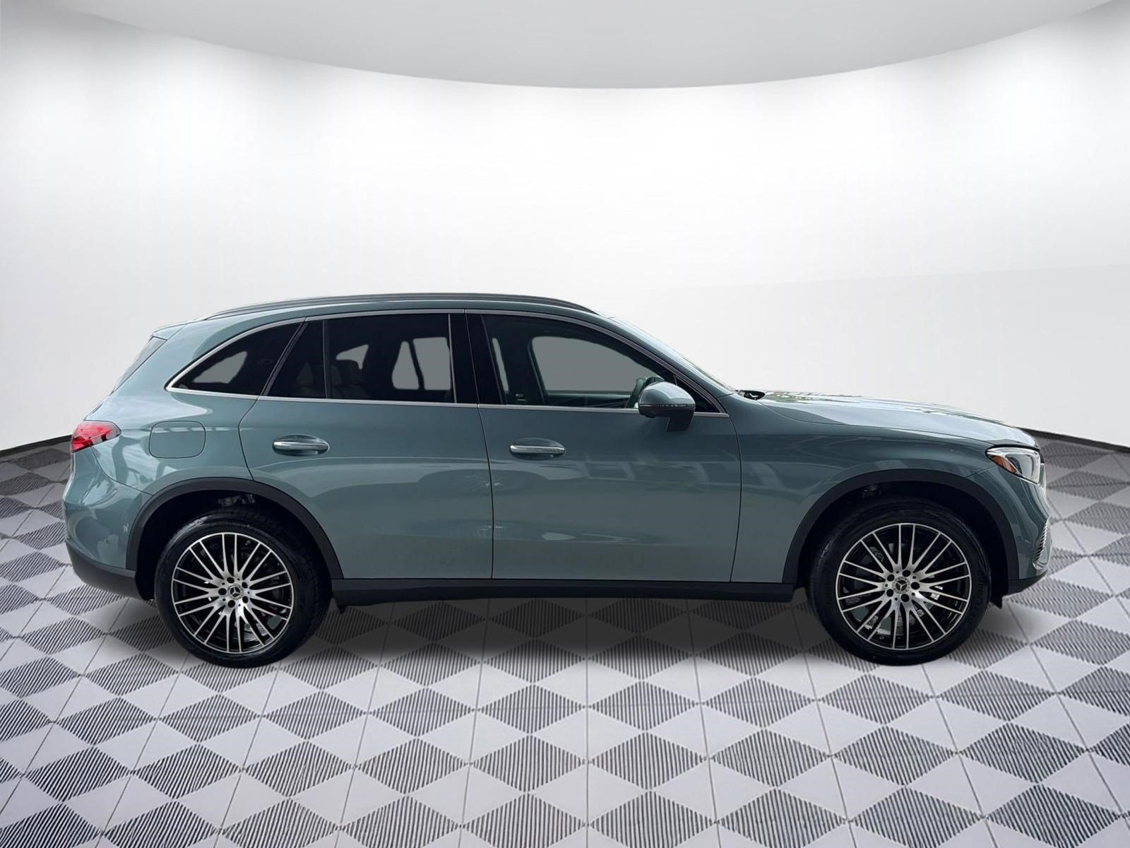 Used 2026 Mercedes-Benz GLC 300 4MATIC image 8