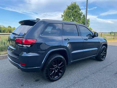 Used 2018 Jeep Grand Cherokee Altitude AWD/4WD image 4