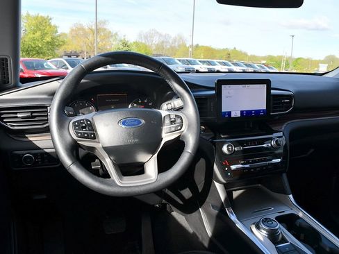 Used 2024 Ford Explorer Limited AWD/4WD image 12