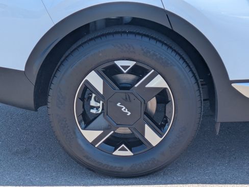 Certified 2026 Kia Sportage LX FWD image 9