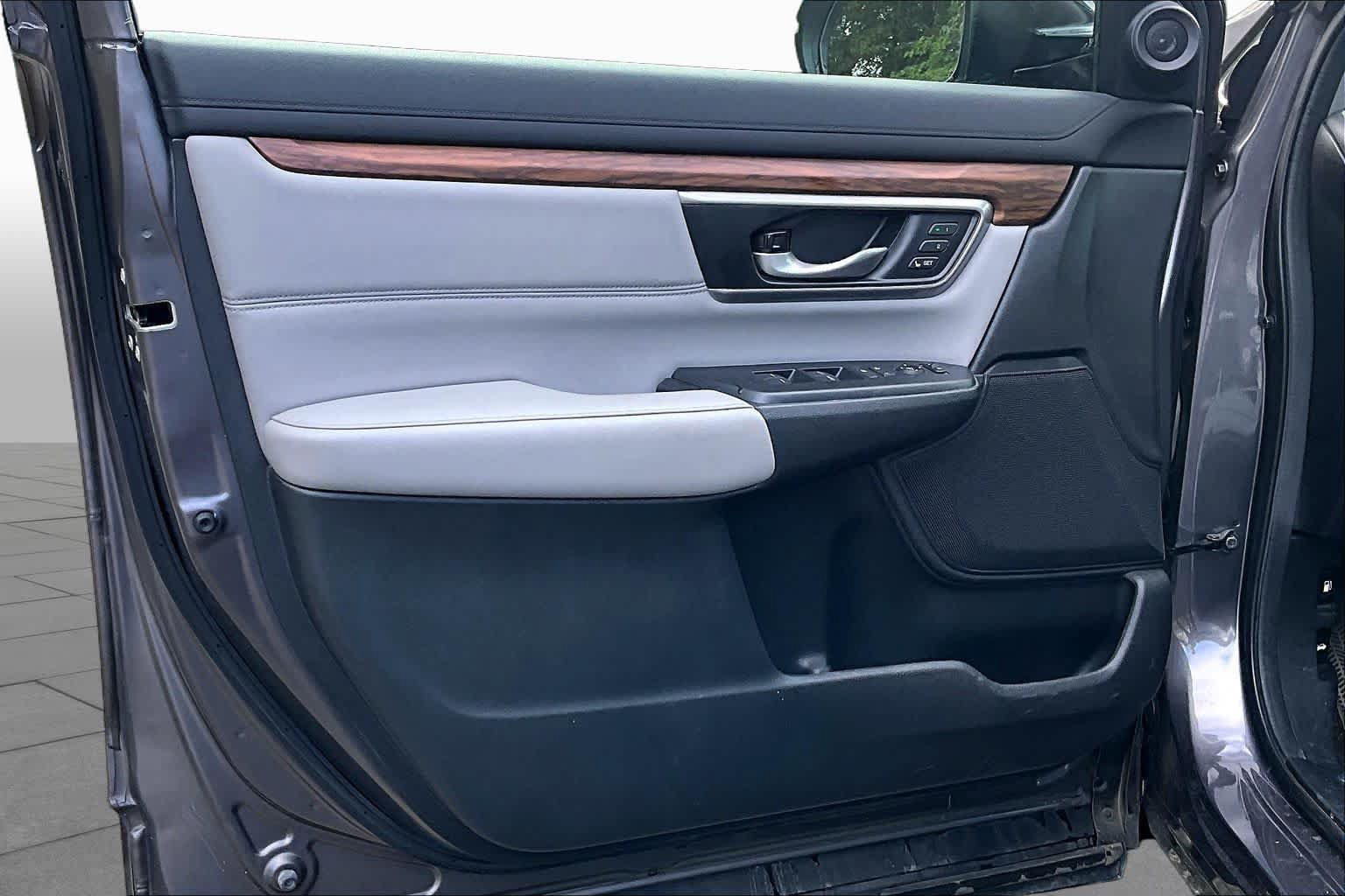 Used 2018 Honda CR-V Touring image 22