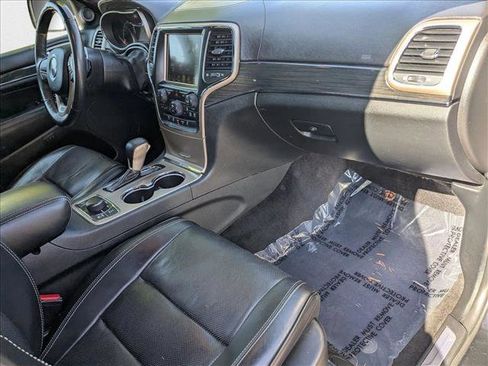 Used 2017 Jeep Grand Cherokee Overland image 23