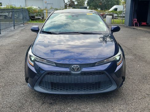 Used 2022 Toyota Corolla LE FWD image 2