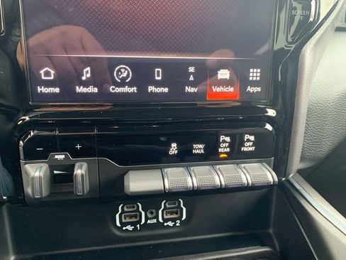 Used 2024 RAM 2500 Laramie w/ Night Edition image 35