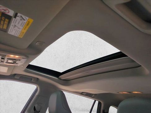 Used 2023 Toyota Highlander XLE FWD image 15