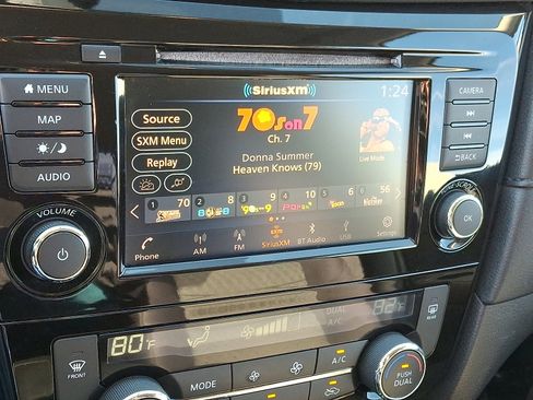 Used 2018 Nissan Rogue SV w/ Premium Package image 17