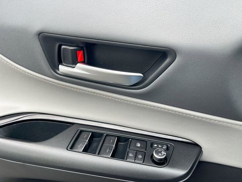 Certified 2022 Toyota Venza LE AWD/4WD image 7