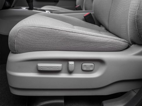 Used 2016 Honda Pilot Touring image 24