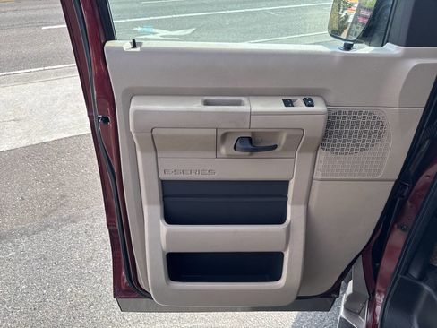 Used 2011 Ford E-150 and Econoline 150 w/ Premium Van Group image 32