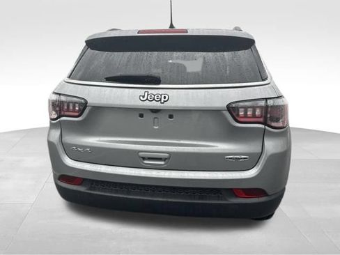 Used 2023 Jeep Compass Latitude AWD/4WD image 9