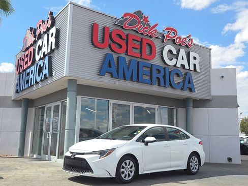 Used 2021 Toyota Corolla LE image 1