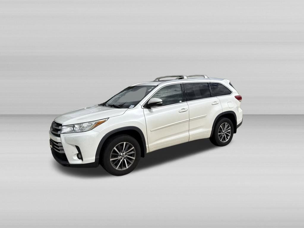 Used 2017 Toyota Highlander XLE AWD/4WD image 10
