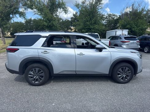 Used 2025 Nissan Pathfinder SV FWD image 6