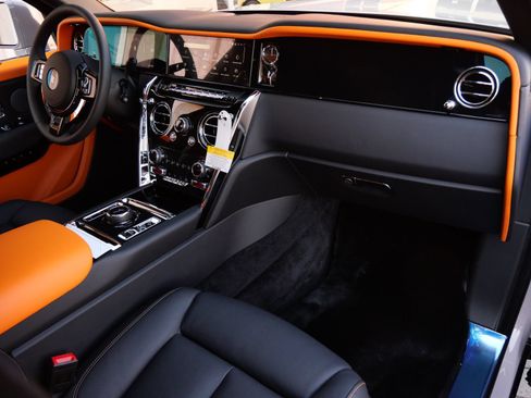 Certified 2025 Rolls-Royce Cullinan AWD/4WD image 18