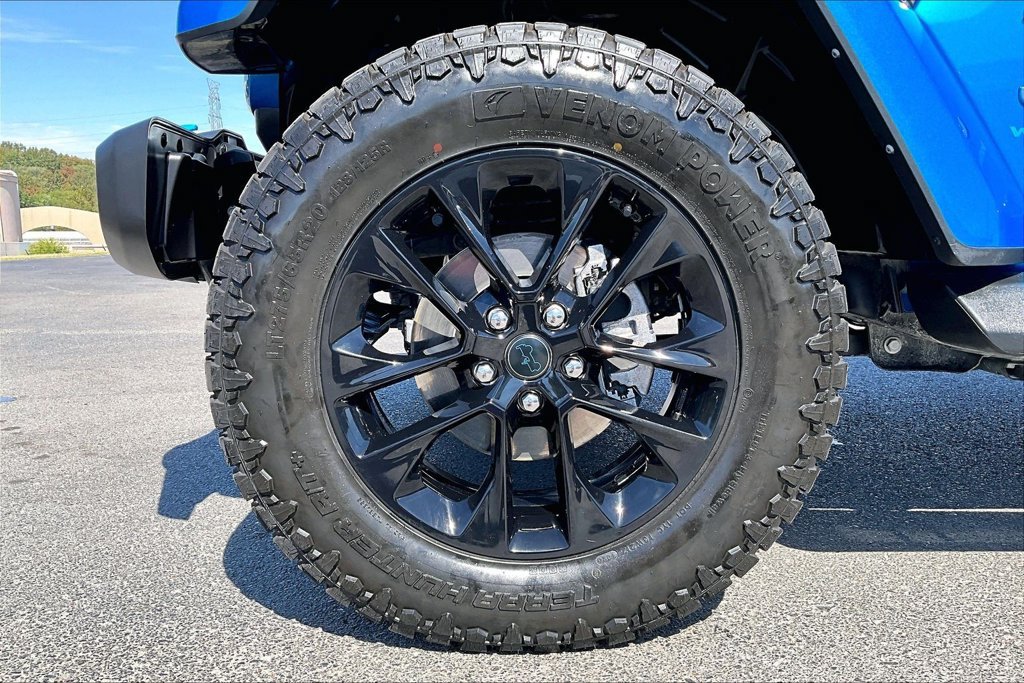 Used 2024 Jeep Wrangler Unlimited Sahara AWD/4WD image 34
