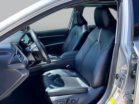 Used 2020 Toyota Camry XSE FWD image 8