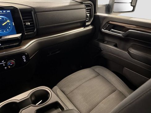 Used 2024 Chevrolet Silverado 2500 LT AWD/4WD image 36