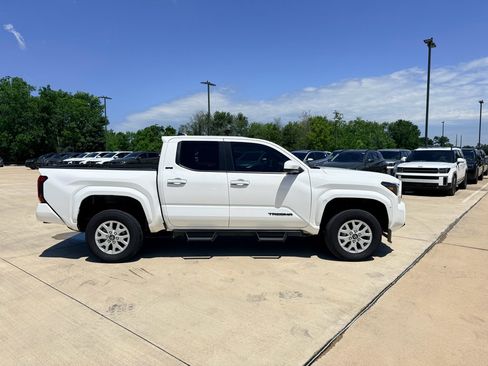 Used 2025 Toyota Tacoma SR5 RWD image 4