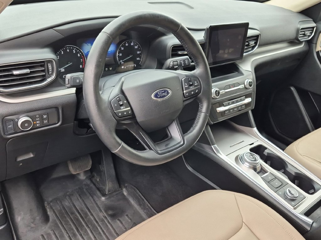 Used 2020 Ford Explorer XLT w/ Equipment Group 202A AWD/4WD image 12