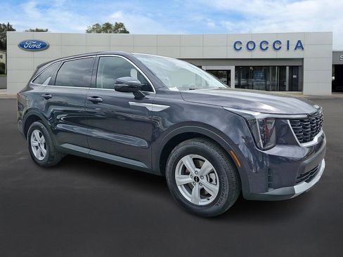 Used 2025 Kia Sorento LX FWD image 3