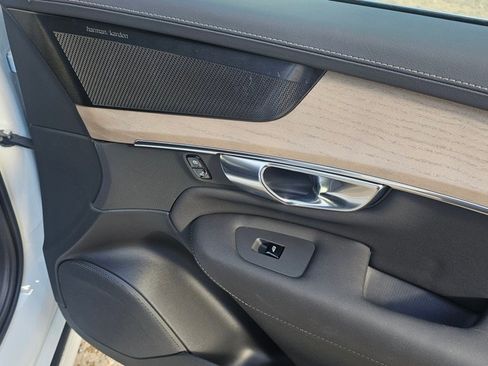Certified 2025 Volvo XC90 T8 Plus w/ Protection Package Premier image 13
