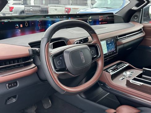 Used 2025 Lincoln Navigator Reserve AWD/4WD image 15