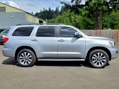 Used 2015 Toyota Sequoia Platinum AWD/4WD image 9