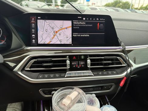 Used 2019 BMW X7 xDrive50i w/ Premium Package AWD/4WD image 8