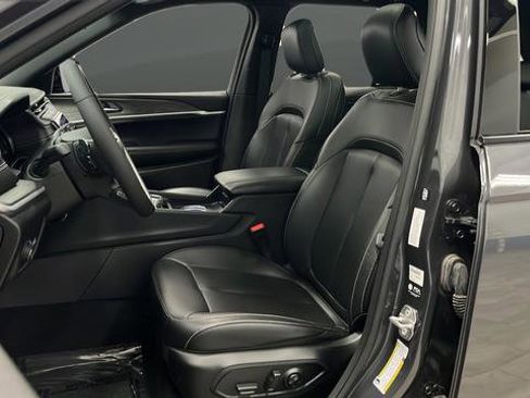 Used 2025 Jeep Grand Cherokee Limited w/ Black Appearance Package AWD/4WD image 9