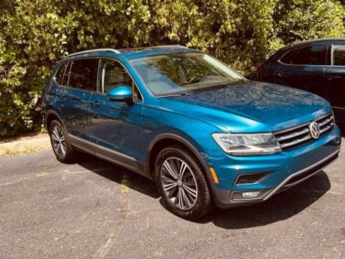 Used 2018 Volkswagen Tiguan SEL w/ 3rd Row Seat Package AWD/4WD image 2