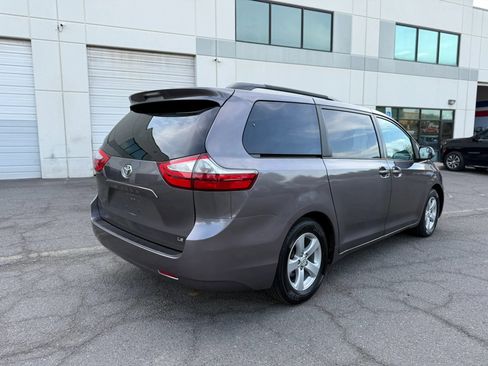 Used 2015 Toyota Sienna LE image 3