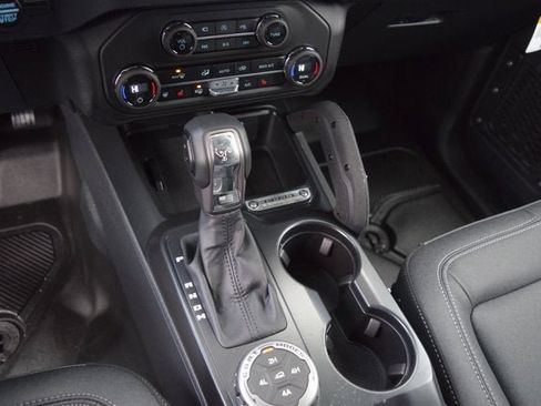 New 2025 Ford Bronco Badlands image 9