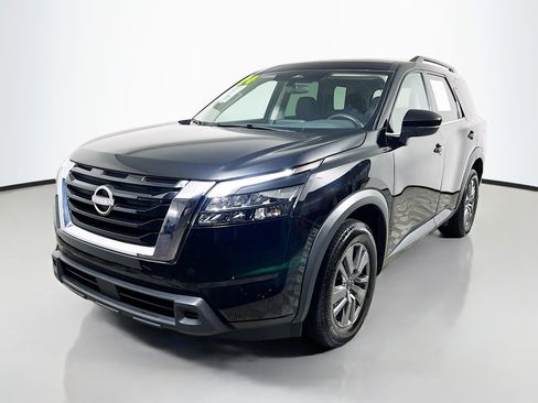 Used 2024 Nissan Pathfinder SV FWD image 10