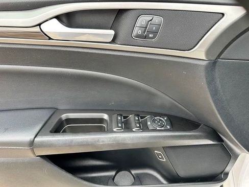 Certified 2017 Ford Fusion SE w/ Equipment Group 602A image 10