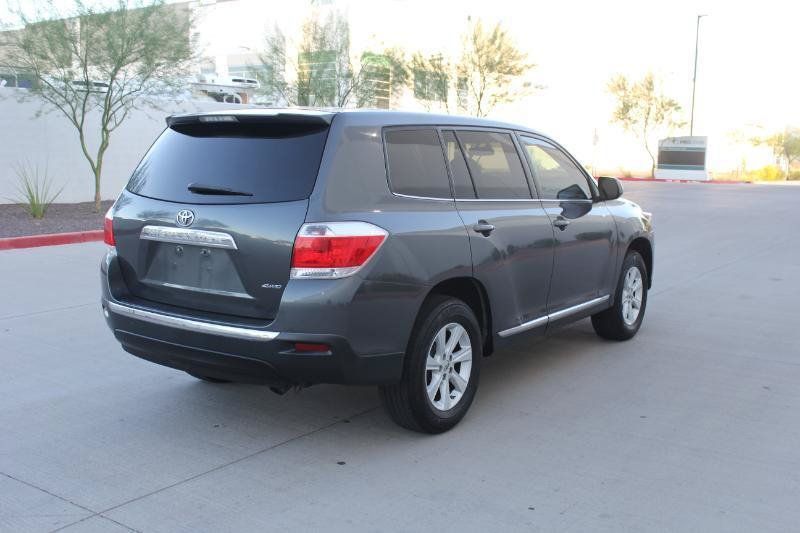 Used 2013 Toyota Highlander 4WD w/ Cold Weather Pkg image 5