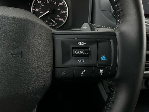 Used 2025 Nissan Rogue SV image 34