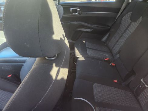 Used 2021 Kia Sorento LX image 16