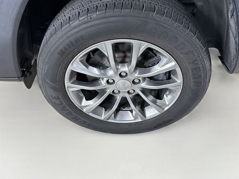 Used 2021 Jeep Cherokee Latitude Lux FWD image 36