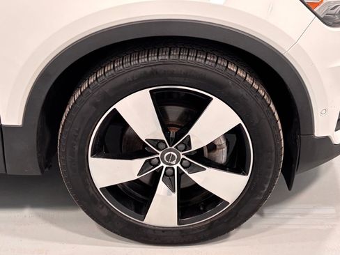 Used 2019 Volvo XC40 T5 Momentum image 32