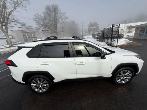 Used 2019 Toyota RAV4 LE image 4