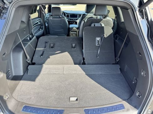 Used 2022 Buick Enclave Essence w/ Experience Buick Package image 10