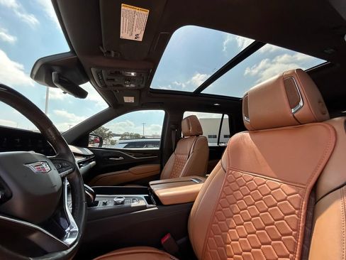 Used 2022 Cadillac Escalade Premium Luxury w/ Performance Package AWD/4WD image 12