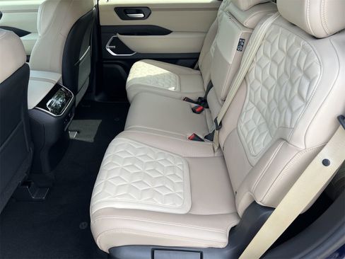 New 2025 Nissan Armada Platinum Reserve image 23